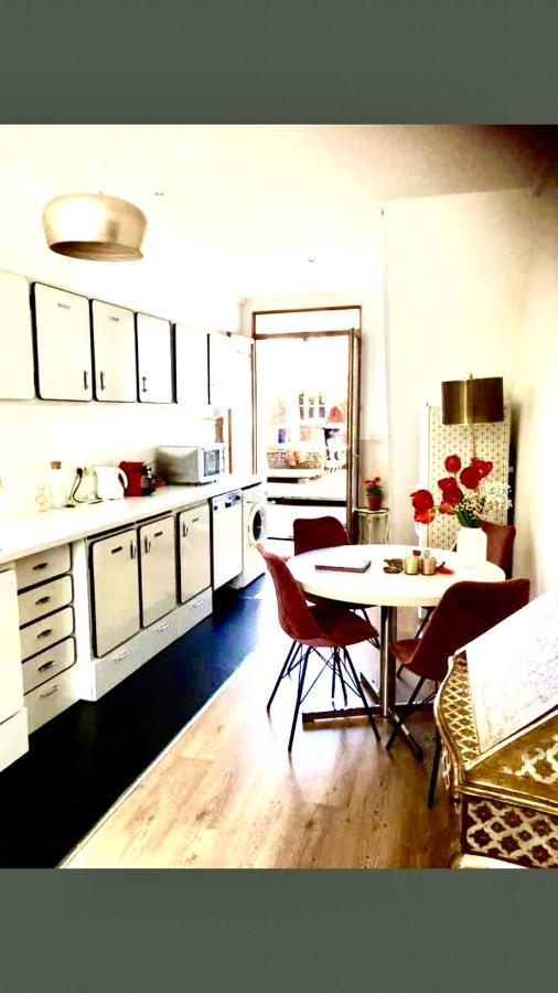 Apartment Foodiejive *